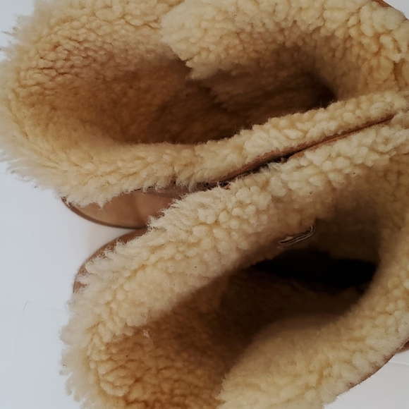 Ugg Bailey Button Triplet Boots - Picture 8 of 12